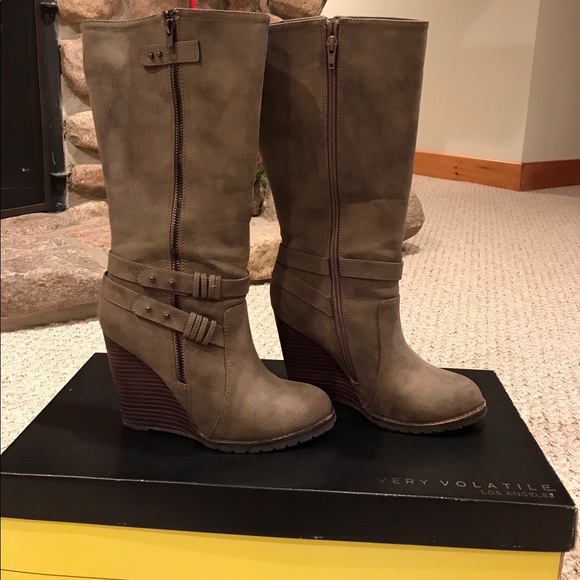 Very Volatile Women’s Wedge Boots - Picture 3 of 10
